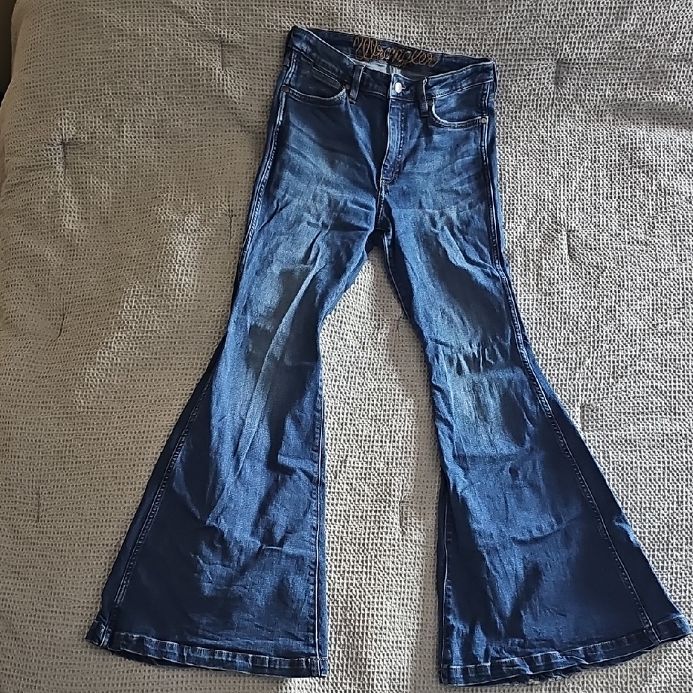 Wrangler Retro Bell Bottom Jeans – Women’s Size 28×34 – Western Flare - Picture 4 of 13